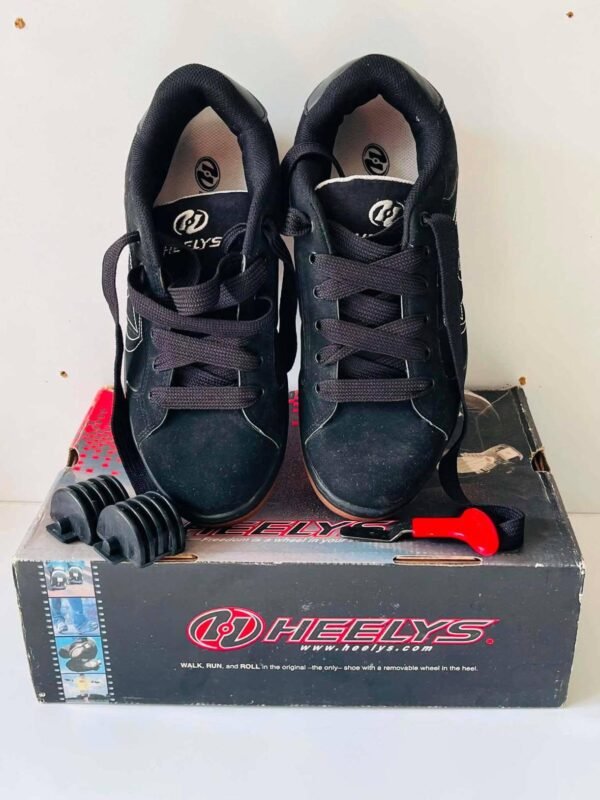 IMG_20260812_110248_935 Baskets / Chaussures à roulettes Heelys – Noir & Semelle Gomme Marron T40
