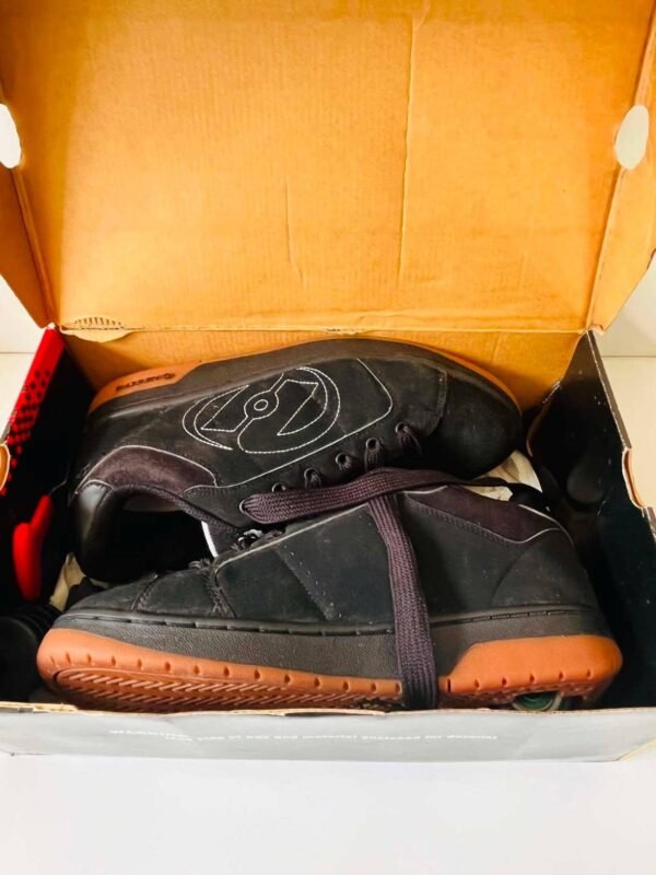 IMG_20260812_110252_499 Baskets / Chaussures à roulettes Heelys – Noir & Semelle Gomme Marron T40