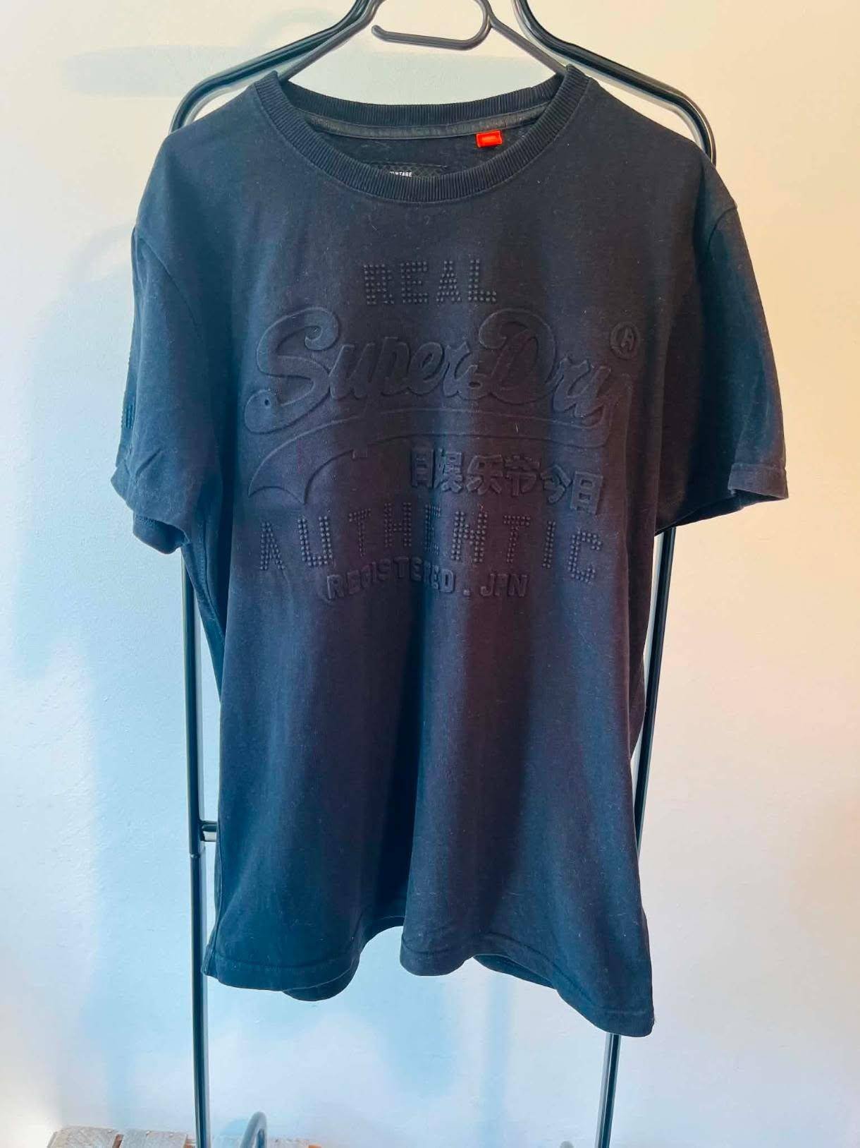 IMG_20260813_144704_416 Sweat-shirt Superdry embossé noir - Taille XL - Image 4