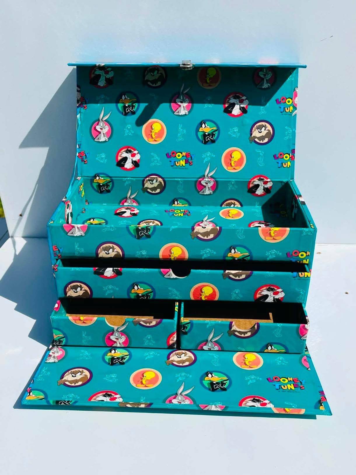 IMG_20260813_144834_990 Boîte de rangement de bijoux vintage Looney Tunes