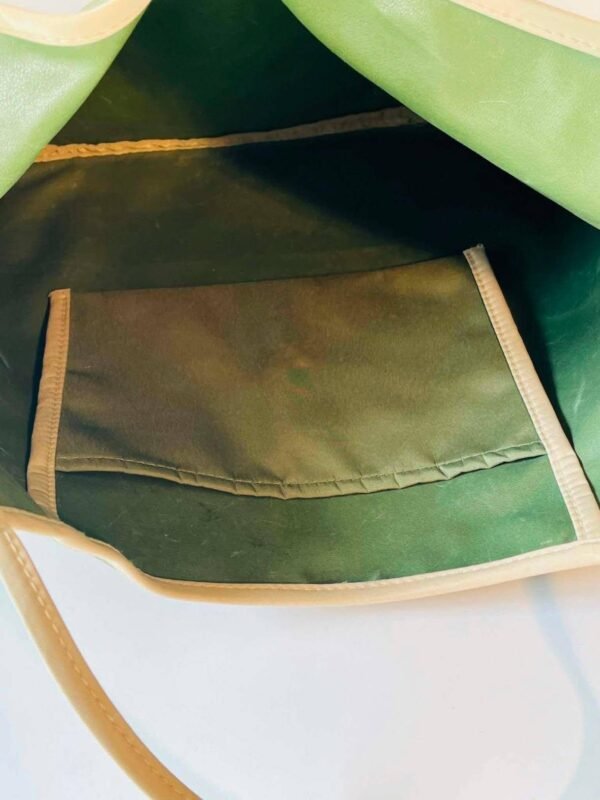 agnes b 2 Sac à main / cabas agnès b. en nylon vert olive et finitions cuir beige