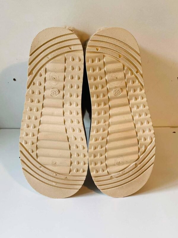 Bottes fourrées beige neuve T 36/37
