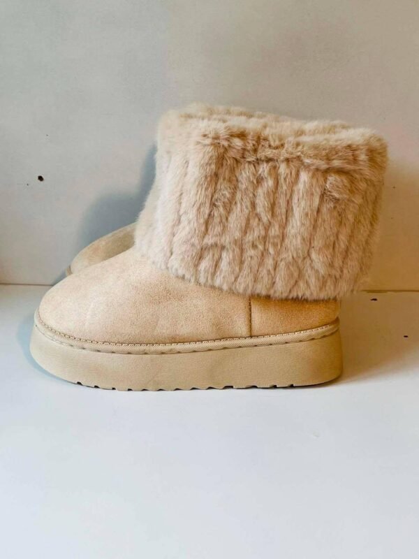 Bottes fourrées beige neuve T 36/37