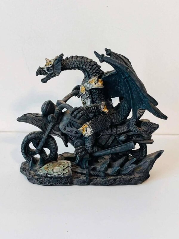 Statuette Dragon Motard Biker sur Chopper – Style Gothique