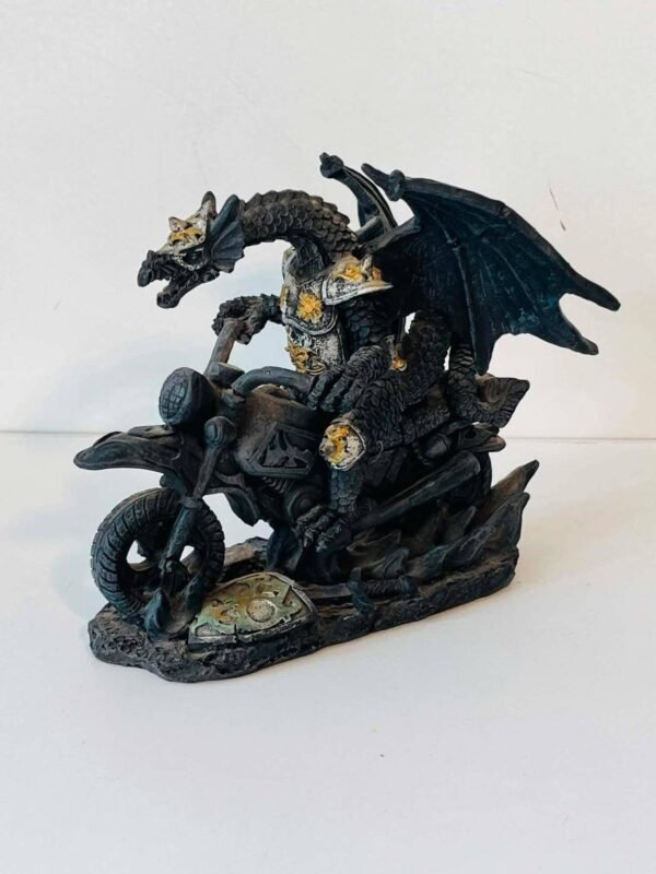 Statuette Dragon Motard Biker sur Chopper – Style Gothique