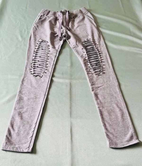 jogging troué Pantalon de jogging/legging gris avec détails lacés et perles aux genoux T M/L