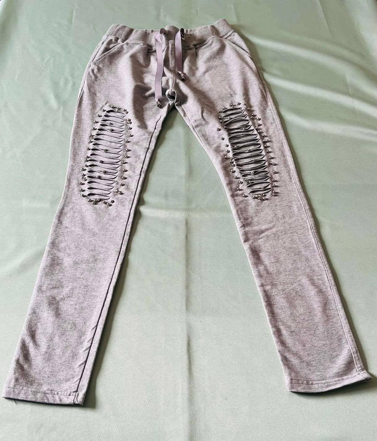 jogging troué Pantalon de jogging/legging gris avec détails lacés et perles aux genoux T M/L - Image 2