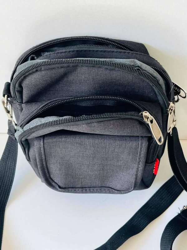 sacoche noir 3 Sacoche bandoulière multipoche homme OR&MI – Gris anthracite / Noir