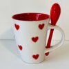 tasse coeur 2 Tasse en céramique Blanc et Rouge à cœurs avec cuillère intégrée