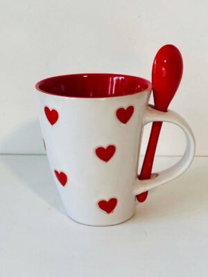 tasse coeur 2 Tasse en céramique Blanc et Rouge à cœurs avec cuillère intégrée