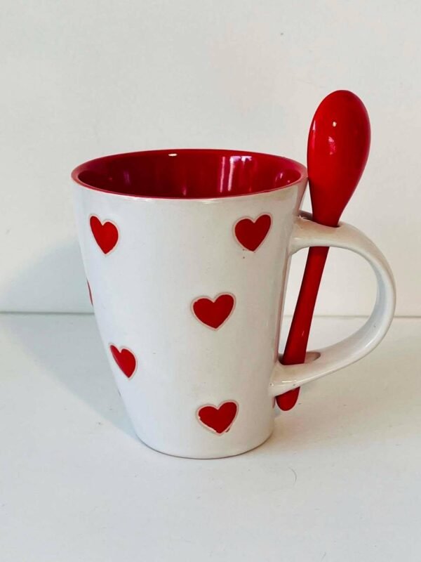 tasse coeur 2 Tasse en céramique Blanc et Rouge à cœurs avec cuillère intégrée
